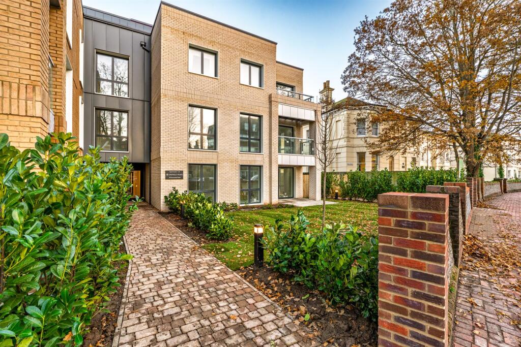 Main image of property: 28 Lindfield Place, Worthing