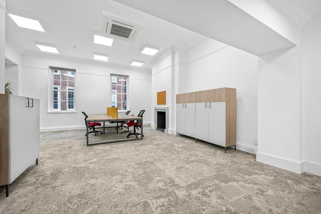 OFFICE4.jpg