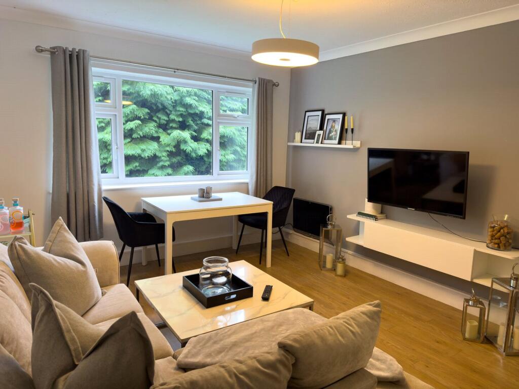 Main image of property: Glyme Close, Woodstock, Oxfordshire