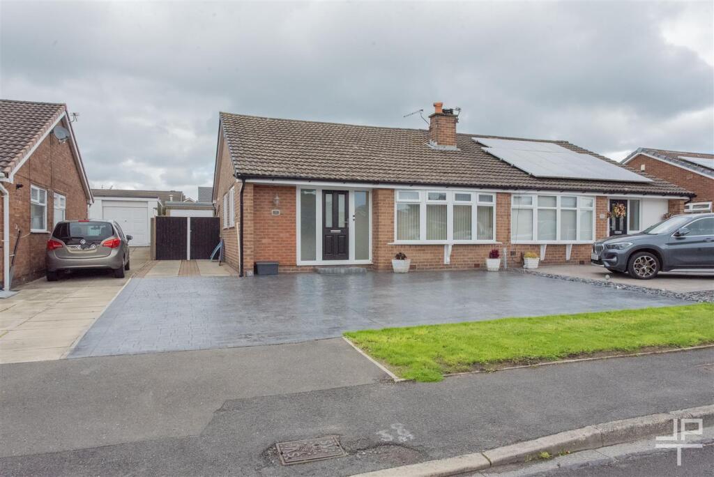 Main image of property: Thames Avenue, Leigh