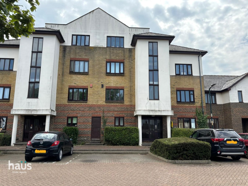 Main image of property: Semple Gardens, Chatham, ME4