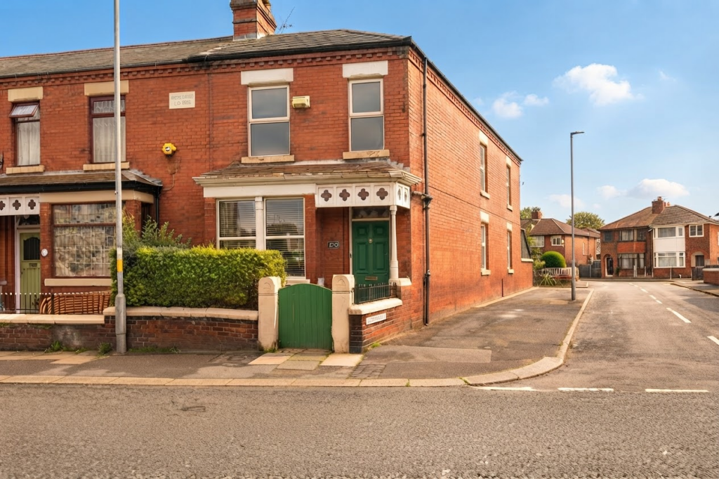 Main image of property: Edge Lane, Droylsden, M43
