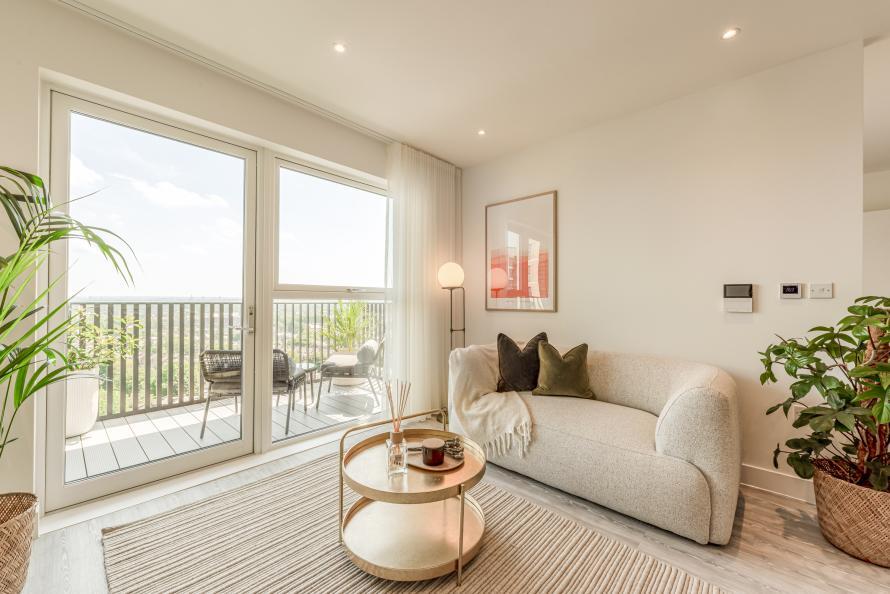 Main image of property: Kew Bridge Rise,
Brentford,
London,
TW8 0EX