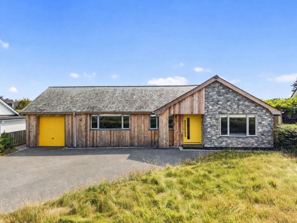 Main image of property: Constantine Bay, PL28 8