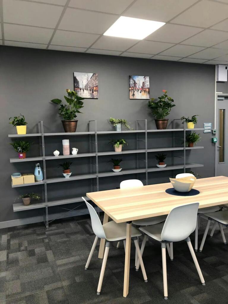 putney-office-collaboration-area.jpg.jpg