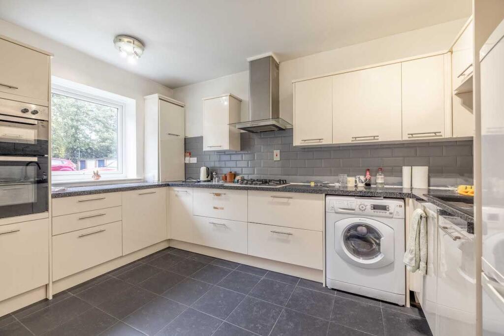 Main image of property: High Street, Iver, SL0