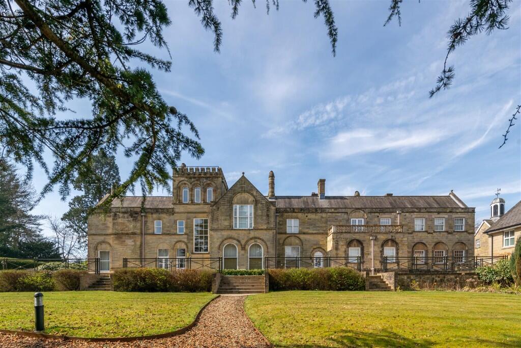 Main image of property: Hett Close, RH17