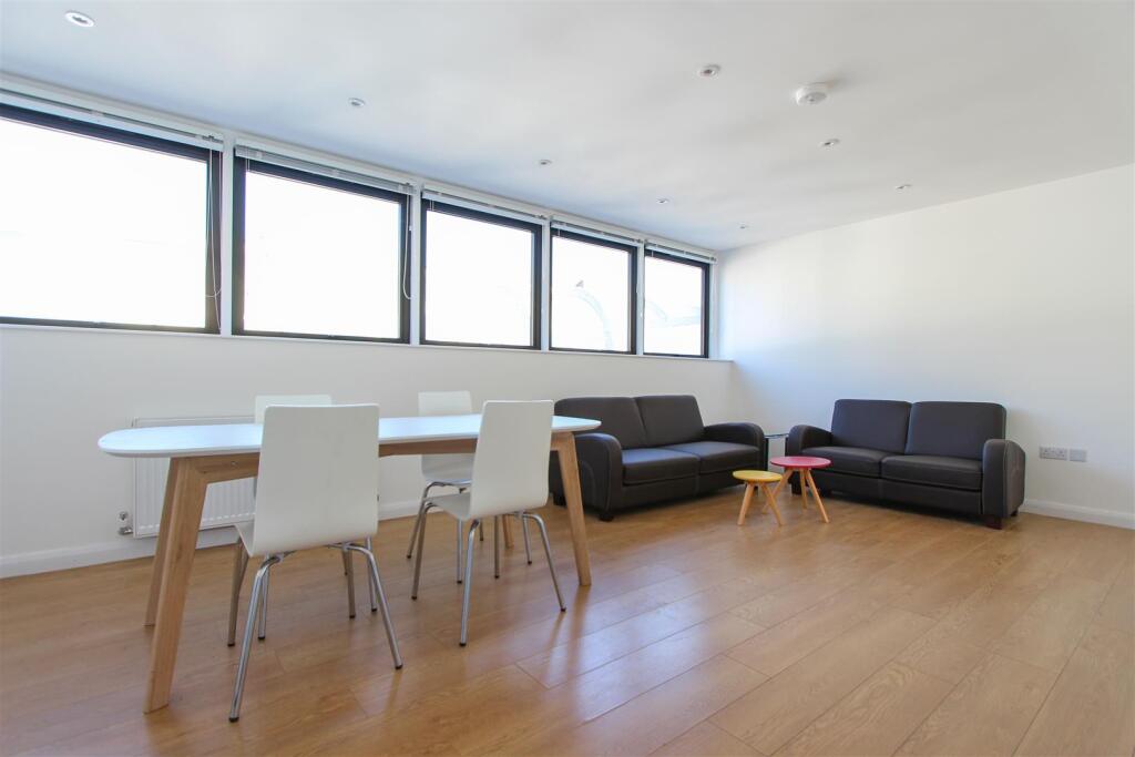 Main image of property: Penthouse Flat, Stucley Place, Camden Town, NW1