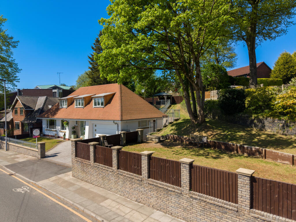 Main image of property: Park lane, Whitefield, M45