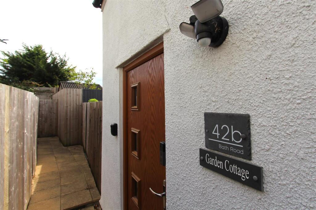 Main image of property: 42b Bath Road, Keynsham, Bristol