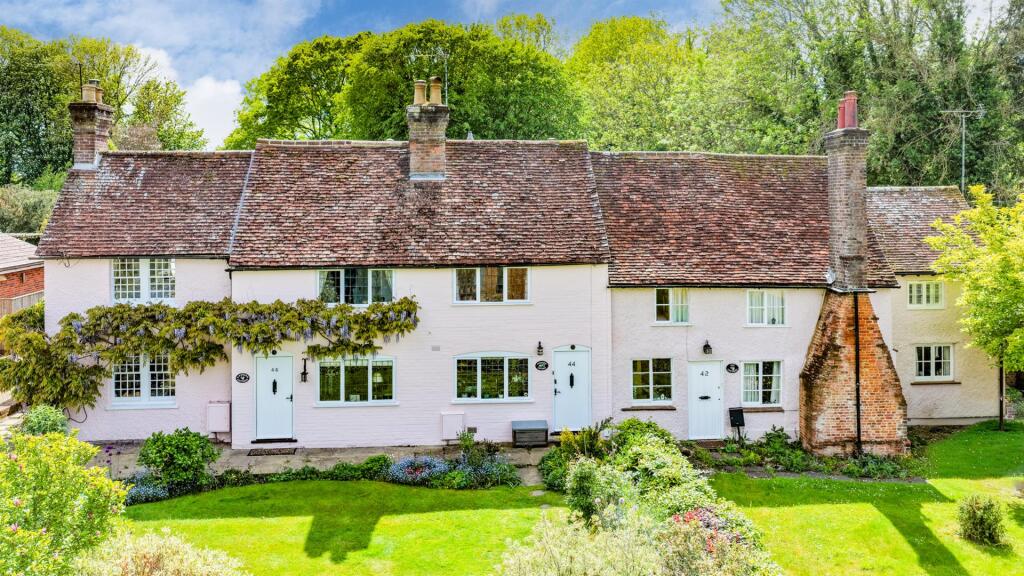 Main image of property: Chipperfield Road, Bovingdon, Hemel Hempstead