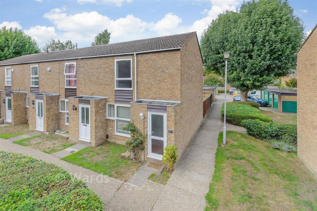 Main image of property: Farm Holt, New Ash Green, Longfield, Kent