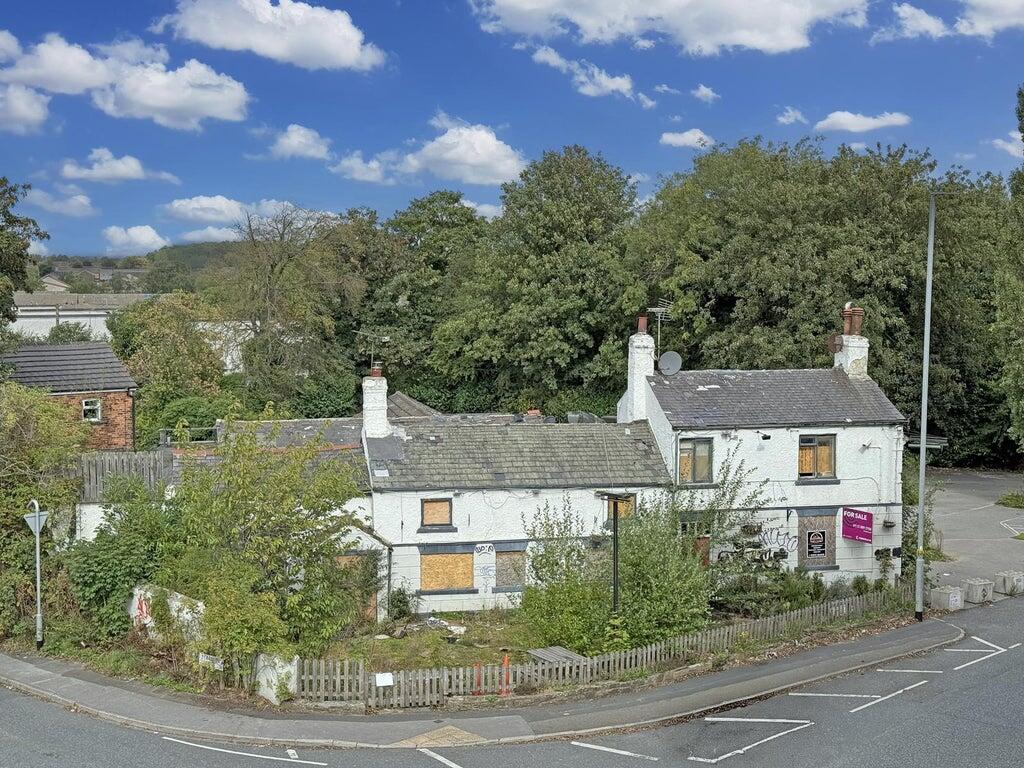 Main image of property: Old Red Lion, York Road, Whinmoor, Leeds, LS14 2AD