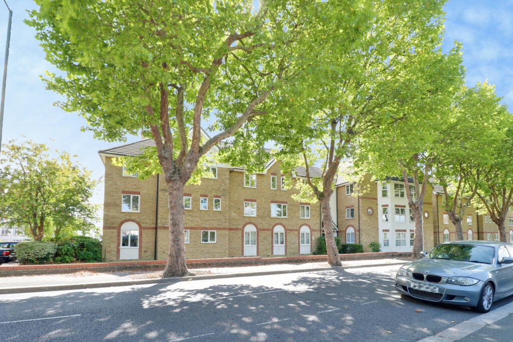 Main image of property: Cambridge Road, Southend-on-sea, SS1