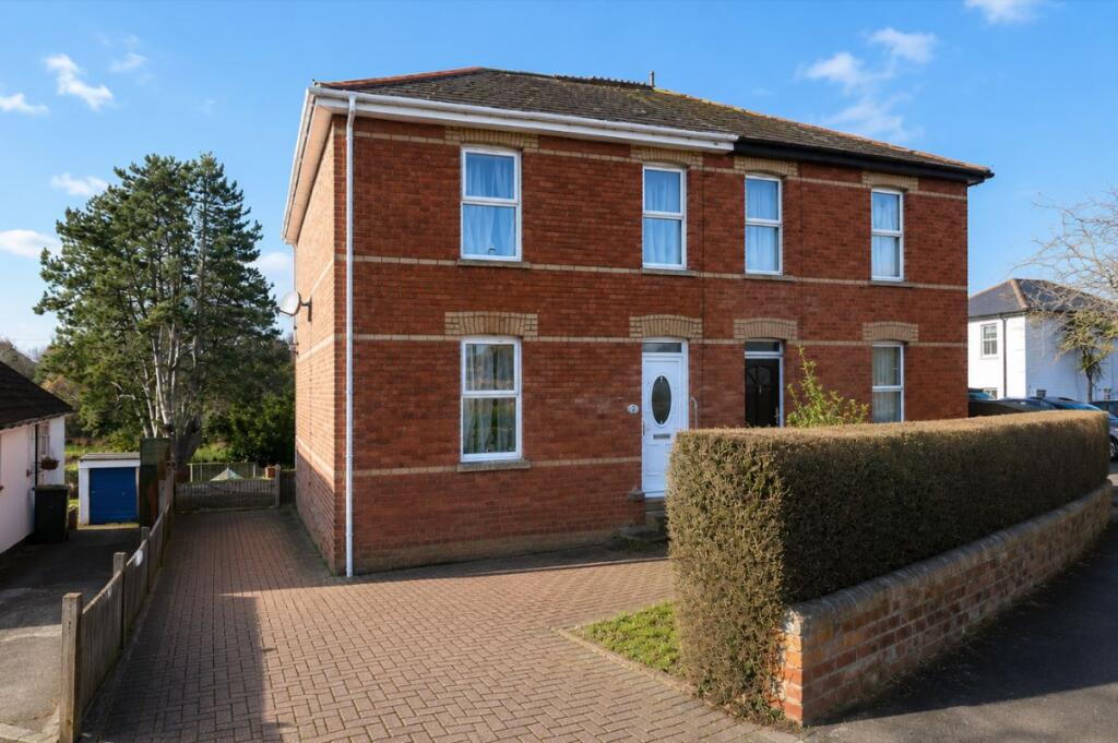 Main image of property: 138 East Howe Lane, Bournemouth, Dorset, BH10 5JG