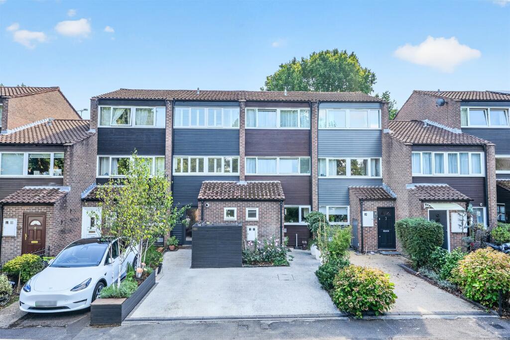 Main image of property: Galgate Close, London