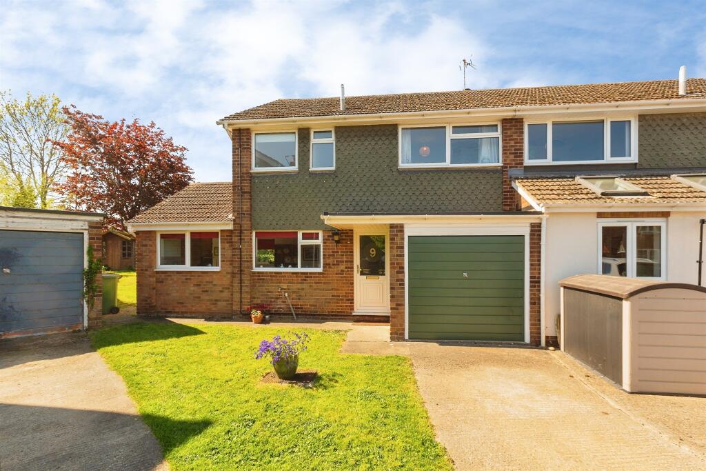 Main image of property: Hunters Point, Chinnor