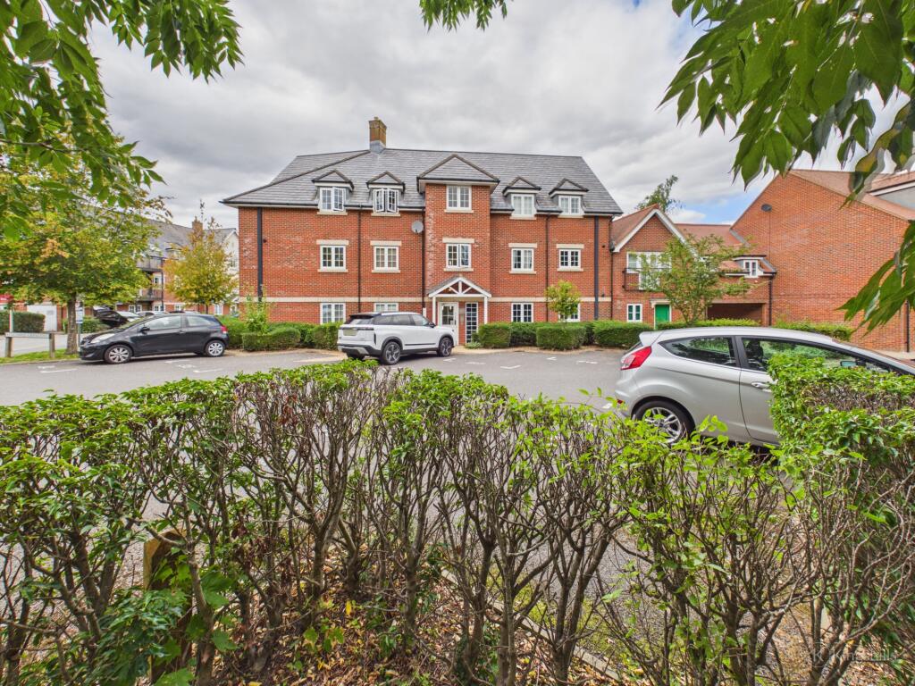 Main image of property: Kingshill Crescent, High Wycombe, Buckinghamshire, HP13 5NF