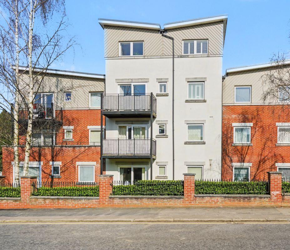 Main image of property: 17 West Gate Mews, 428 Whippendell Road, Watford, Hertfordshire, WD18 7BX