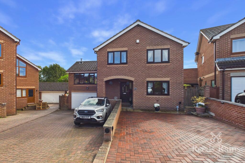 Main image of property: Upper Green Way, Tingley, Wakefield, West Yorkshire, WF3