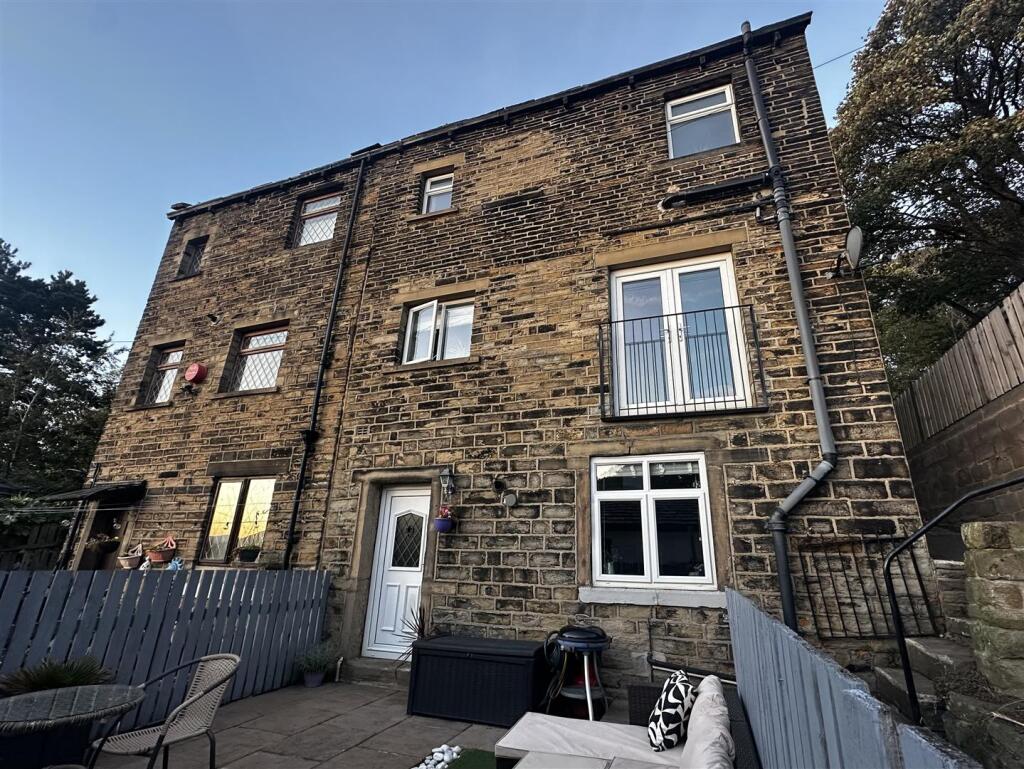 Main image of property: Almondbury Bank Almondbury, Huddersfield, HD5 8EL