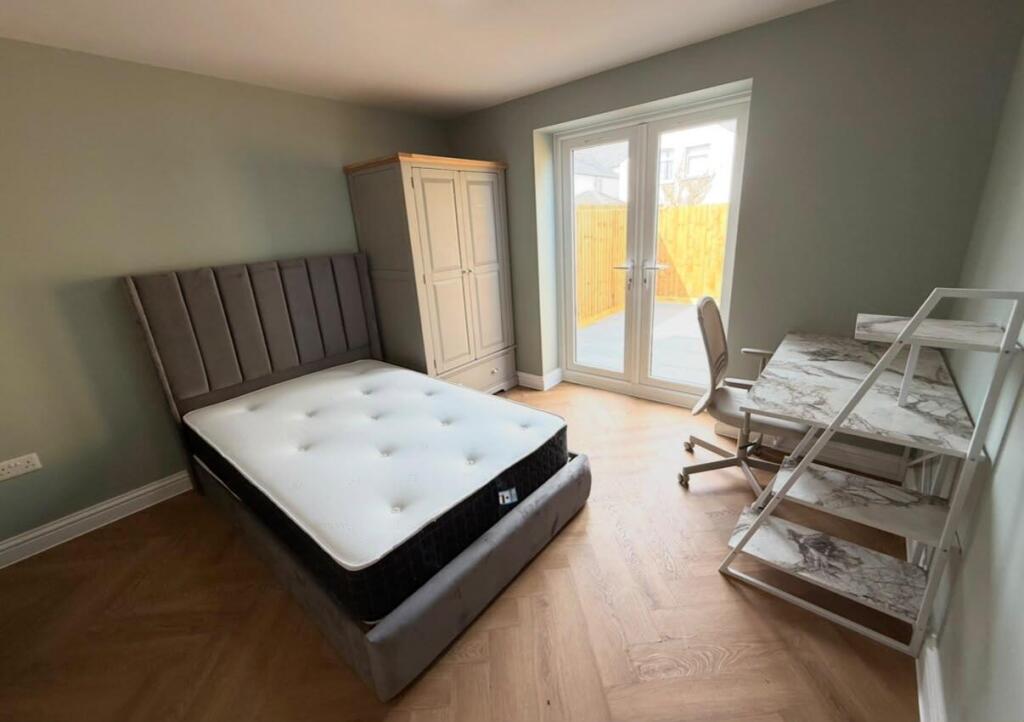 Main image of property: Penarth Road, Cardiff
