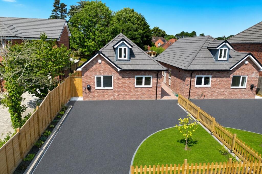 Main image of property: Avenue Road, New Milton, Hampshire. BH25 5JP