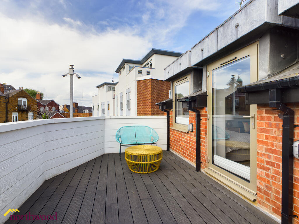 Main image of property: Calthorpe Street, Banbury, OX16
