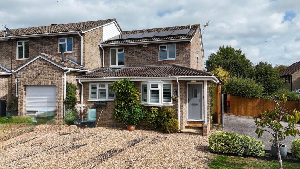 Main image of property: Willow Tree Glade, Calcot, RG31