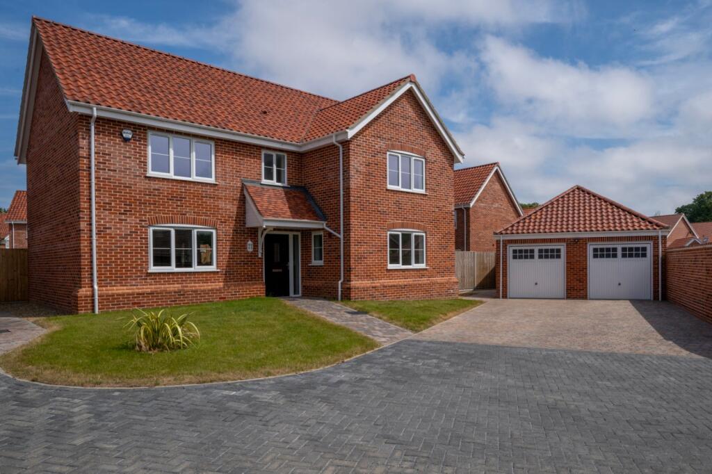 Main image of property: Lakeside, Hall Road, Blundeston, Lowestoft, NR32