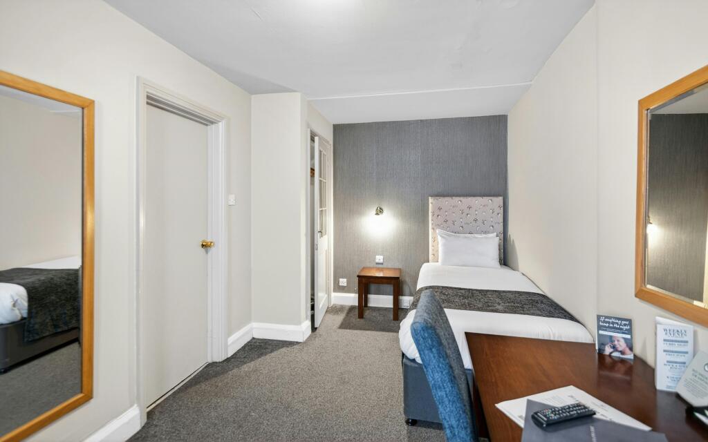 8685238-interior21.jpg