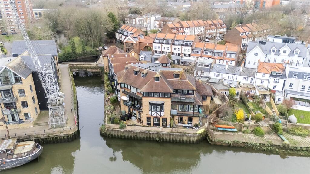 Main image of property: Bridge Wharf, Old Isleworth