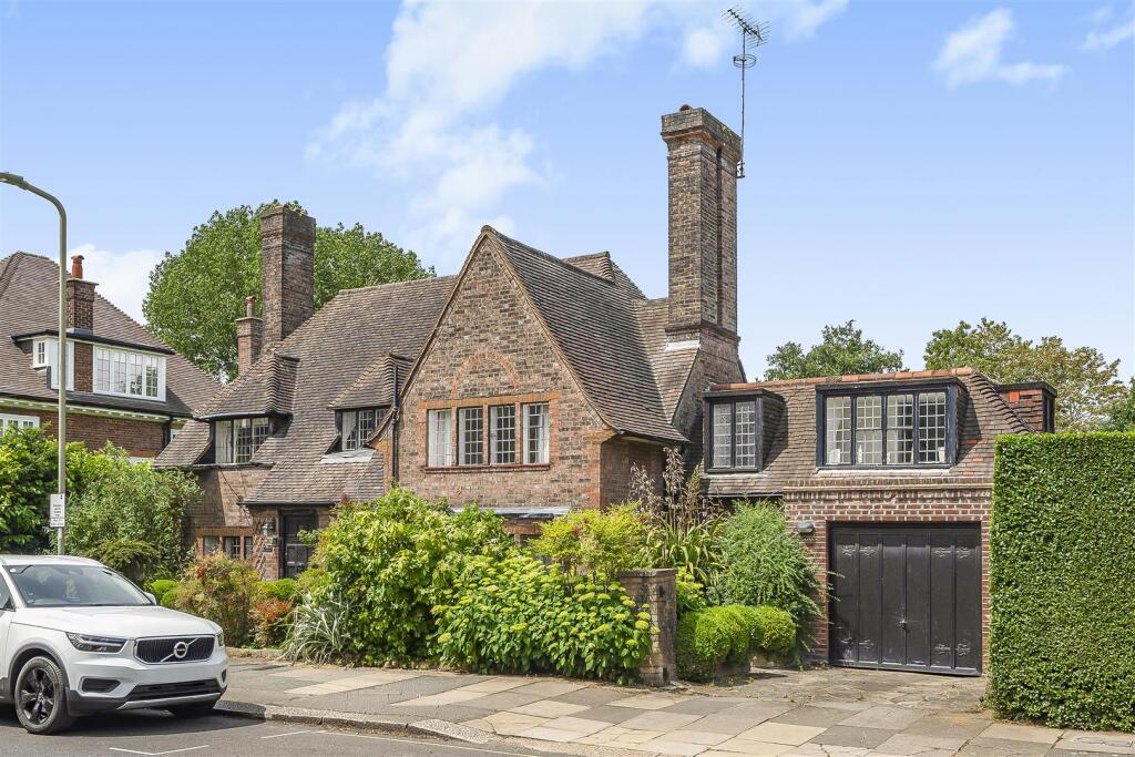 Main image of property: Wellgarth Road, Hampstead Garden Suburb, NW11