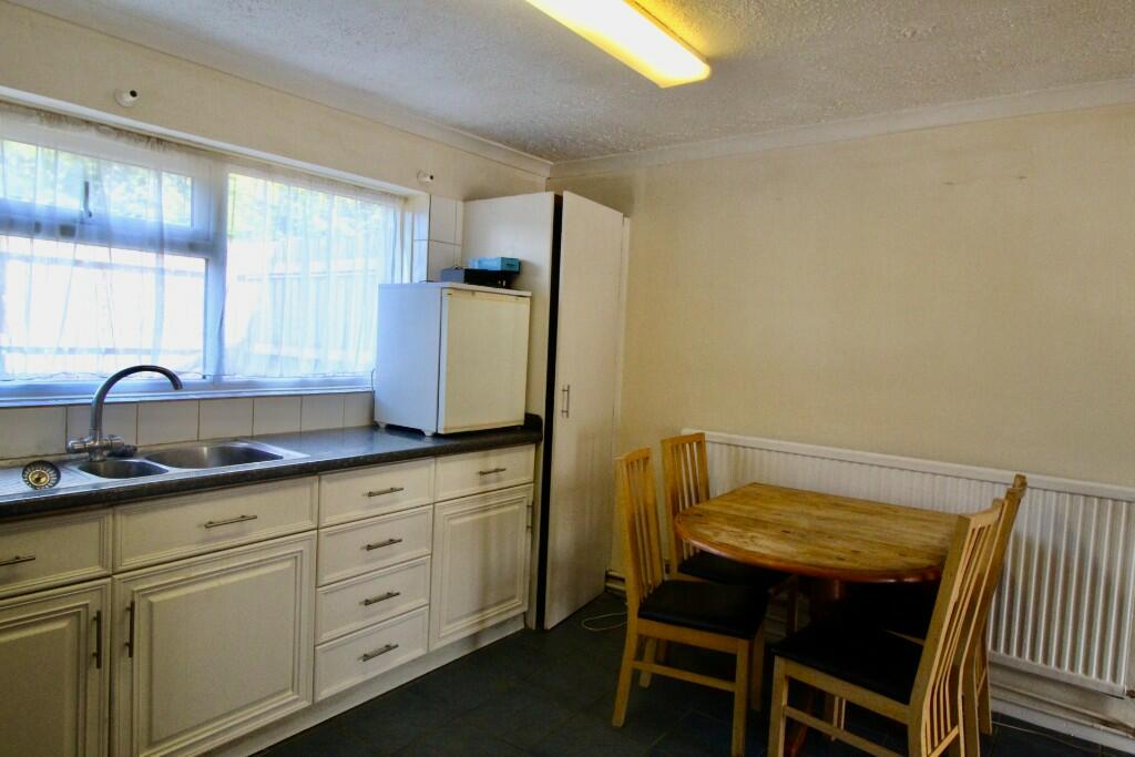 Main image of property: Broadwater Crescent, Stevenage, Hertfordshire, SG2