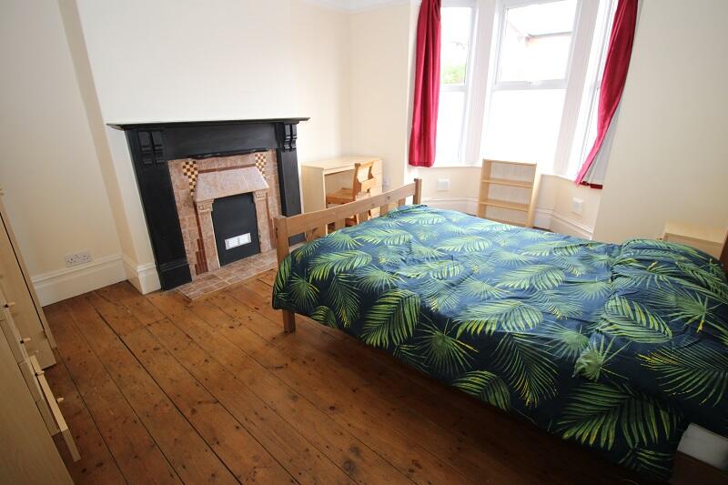 Main image of property: 26/27 4/5 BED STUDENT HOUSE UPHILL **A LL INCLUSIVE **