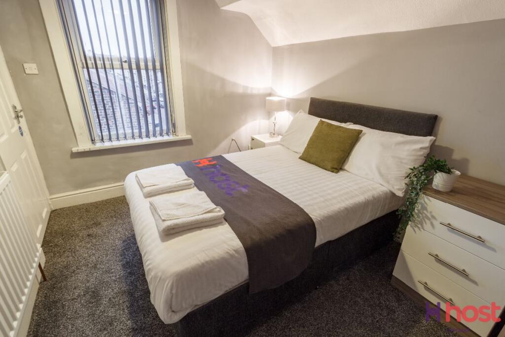 Main image of property: Bed 5 - Castlewood Rd