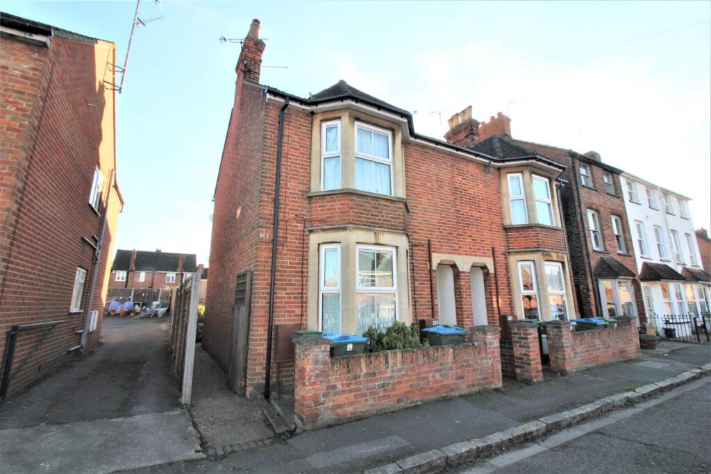 Main image of property: 48b Victoria Street, Aylesbury, Buckinghamshire, HP20