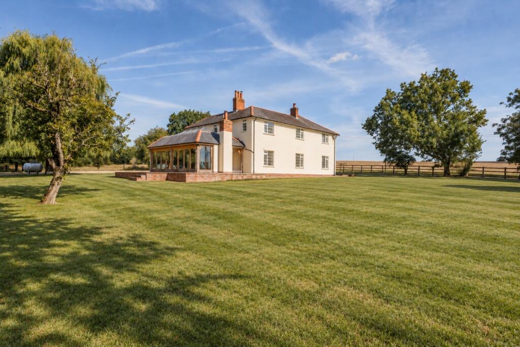 Main image of property: Silchester RG7