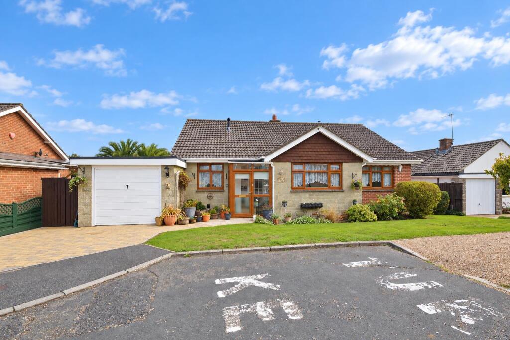 Main image of property: LOVELY COUNTRYSIDE VIEWS * BRADING