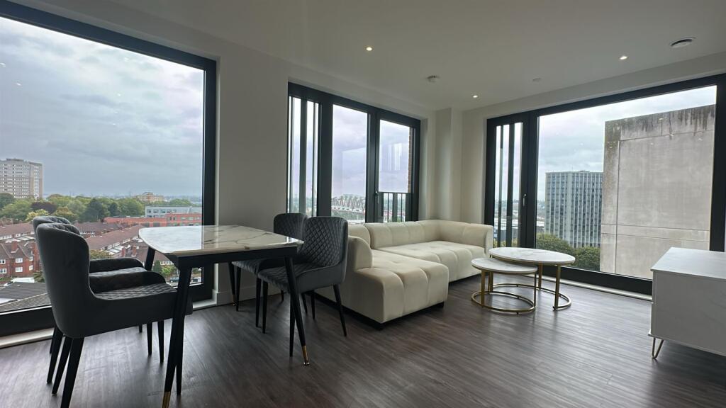 Main image of property: LUXURY APARTMENT- Glasswater Locks, Birmingham
