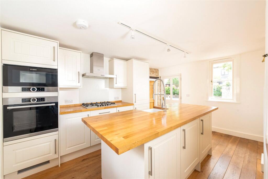 Main image of property: The Stocks, Cosgrove, Milton Keynes, Northamptonshire, MK19
