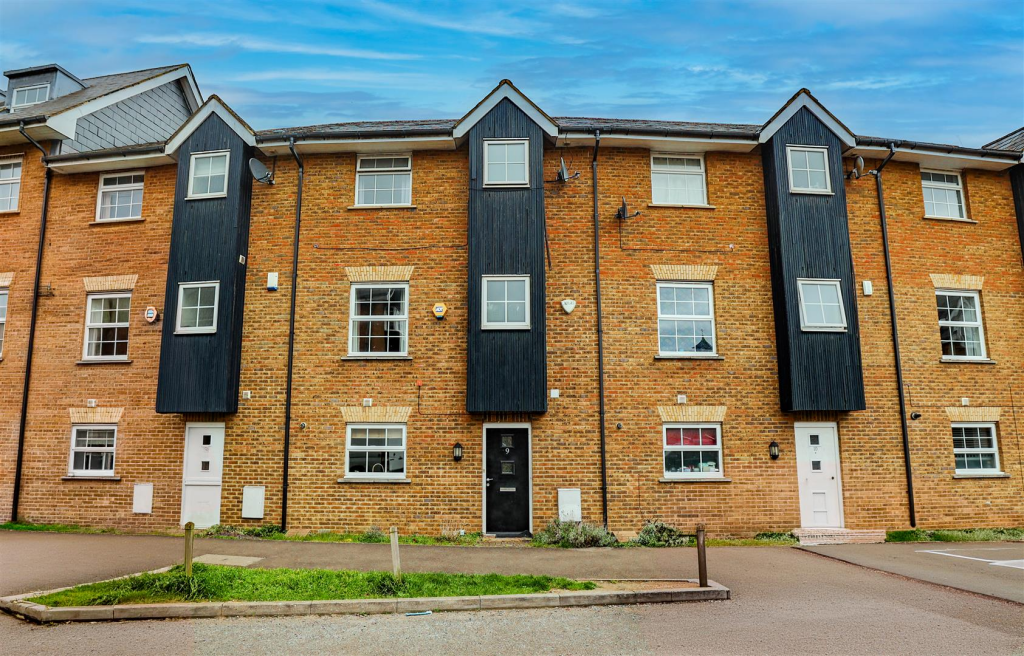 Main image of property: Fourdrinier Way, Hemel Hempstead, HP3