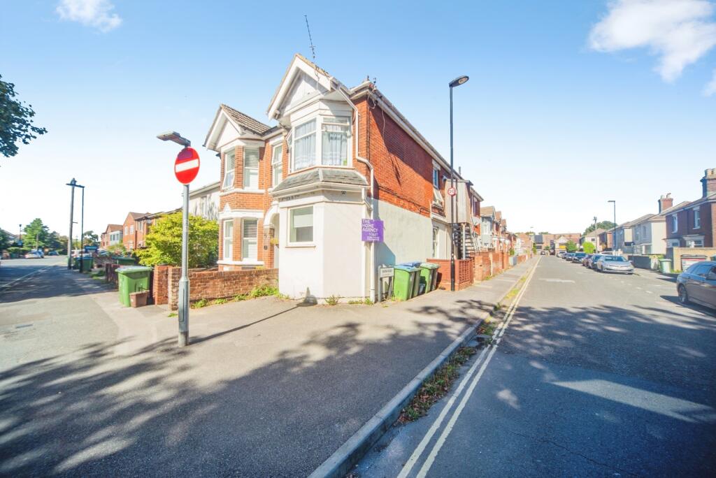 Main image of property: Millbrook Road East, Southampton, Hampshire, SO15