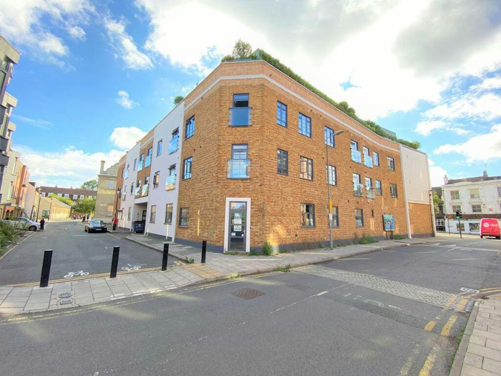 Main image of property: 10 Market Place, Brentford, TW8 8LB