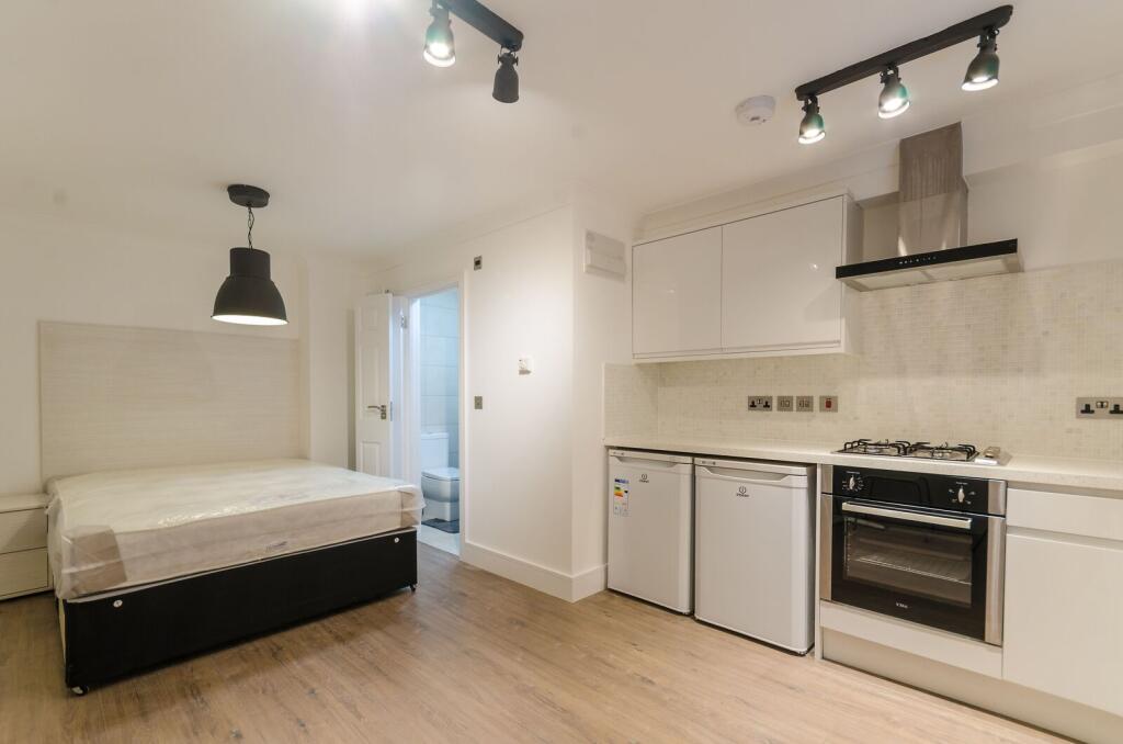 Main image of property: High Road, N22, Wood Green, London, N22