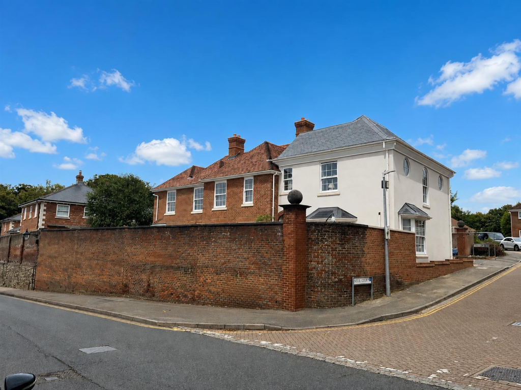 Main image of property: Mellinges Close, West Malling