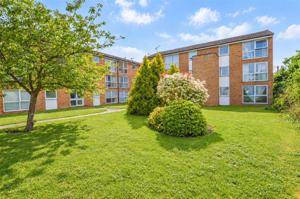 Main image of property: Meadow Close, London Colney, AL2