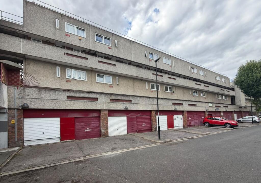 Main image of property: Flat 15 Cobden Court, Byron Close, Greenwich, London, SE28 8AG
