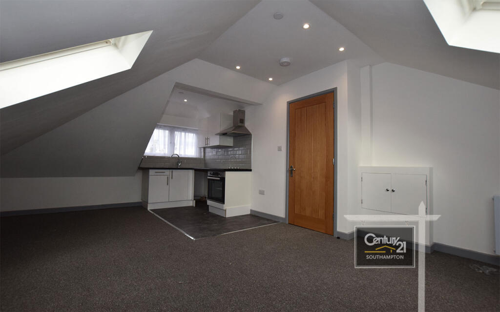 Main image of property: |Ref: R199922|, Clifton Road, Southampton, SO15 4GX