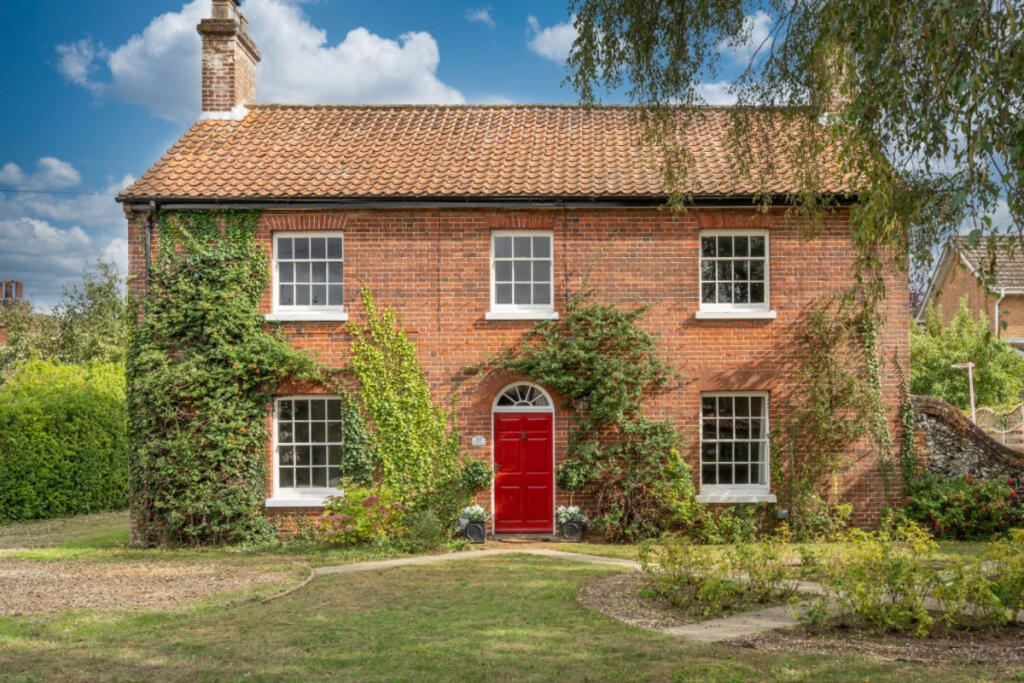 Main image of property: 37 The Street, Ringland, NR8 6